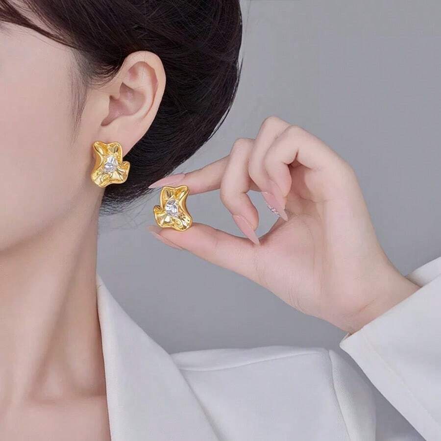 Pleated Wave Pearl Earrings For Women, Lightweight Alloy Minimalist Luxury Earrings