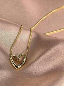 1 pièce Collier simple et élégant en alliage avec pendentif en cœur creux sur chaîne en acier inoxydable, convient pour le quotidien, les rendez-vous, les mariages, les fêtes et les vacances. Bijou minimaliste et glamour pour femme, cadeau pour amies, sœurs, copines et amoureuses