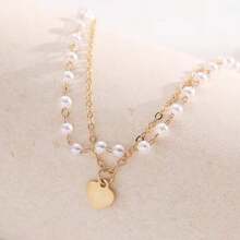 Pulseira feminina versátil com pingente de corrente dupla e pérolas artificiais, ideal para deslocamentos, dia a dia e encontros
