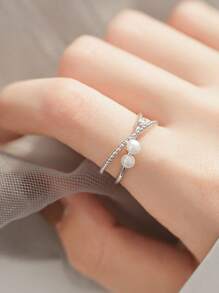 1pc Minimalist Elegant Niche Silver Layered Crossed Pearl Adjustable Ring