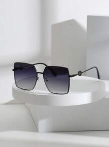 Lunettes de soleil carrées en métal de haute qualité à la mode pour femmes, lunettes de soleil en alliage de cuivre au design polyvalent et décontracté. Parfaites pour toute saison, pour sortir, pour les tenues de plage, de vacances et en cadeau pour la famille et les amis