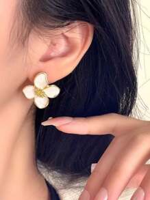 1pair Colorful Oil Drip Four Petal Flower Design Stud Earrings For Women, Suitable For Daily Wear, Simple And Versatile, Sweet Vacation Gift
