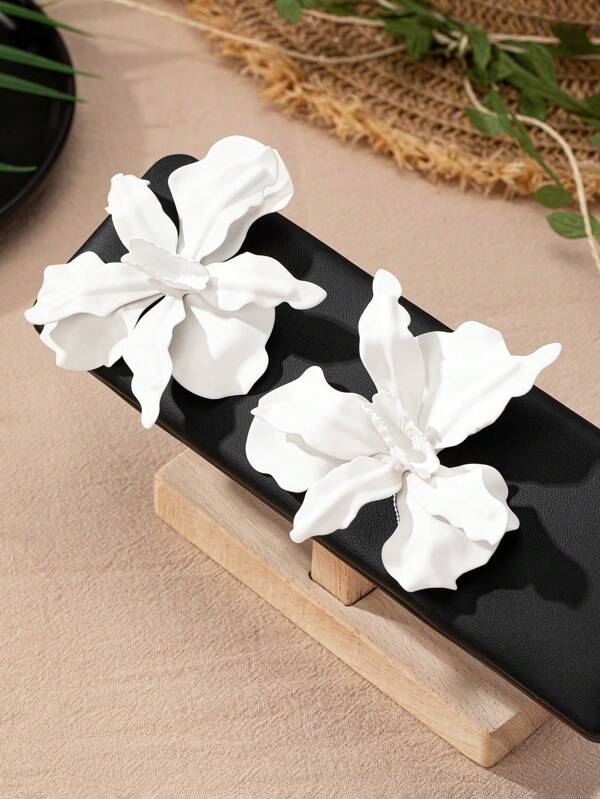 Vintage Elegant Exaggerated Pleated Enamel Flower Stud Earrings, Fashionable And Chic Design, Summer