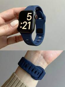 1条运动硅胶表带，兼容 42mm、38mm、40mm、41mm、44mm、45mm、46mm、49mm，时尚智能手表替换表带，适用于Series Ultra2、Ultra SE2、SE 11、10、9、8、7、6、5、4、3、2、1，男女通用 - 午夜藍 - 查看 2