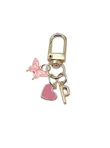 Item indispensável para o verão - Chaveiro com letra em formato de coração e borboleta rosa, com iniciais e mensagem de presente / Carta de amor | Acessório de chaveiro de coração | Pingente de bolsa personalizado | Presente, chaveiro, acessórios exclusivos para celular, design simples, presente para amigos, família, namoradas, acessórios para atividades ao ar livre, acessórios para festas, presentes, lembranças, pingente de bolsa feminina, pingente de carro, presente para meninas, presente personalizado para casamento na praia, presente ideal para madrinhas