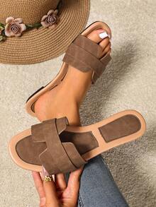 Spring/Summer New Fashion Casual Slip-On Slippers Women, Comfortable Flat Heel Flip Flops Sandals Beach Shoes - Brown - View 2