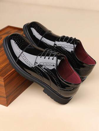 Zapatos formales de vestir para hombres con estampado de brogues y brillo, nuevo estilo británico de suela gruesa con cordones, zapatos casuales