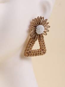 1 Pair Handmade Minimalist White Round Beaded Flower & Woven Triangle Pendant Earrings, Elegant Design For Women, Suitable For Travel, Social Events, And As Gifts