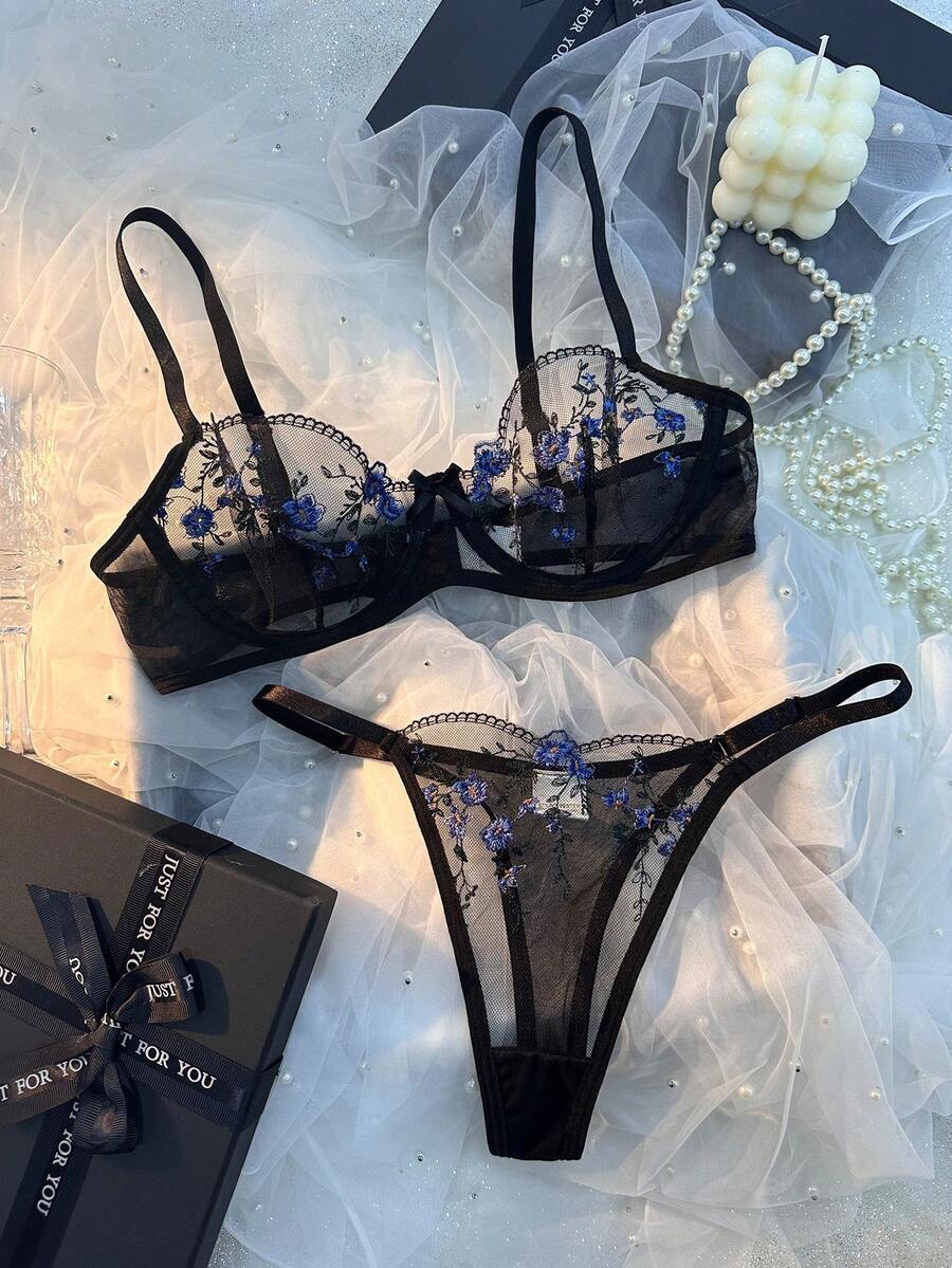Christmas Lingerie Two-Piece Transparent Lingerie Blue Floral Embroidered Lingerie Sheer Mesh Underwire Bra Sexy Black And Blue Contrast Elegant And Alluring Look - 黑色 - 查看 1