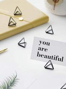 Triangle Card Clip, Mini Desk Card Clip, Photo Clip, Memo Clip, Business Card Clip, Desk Card Clip, Triangle/Heart Shaped Table Number Clip, Wedding Table Card Clip, Mini Business Card Clip, Cutlery Display Rack, Picture Clip, Center Decor, Commemorative Party, Suitable For Wedding, Birthday Party, Office, Dining Table, Menu Clip (Random Color)