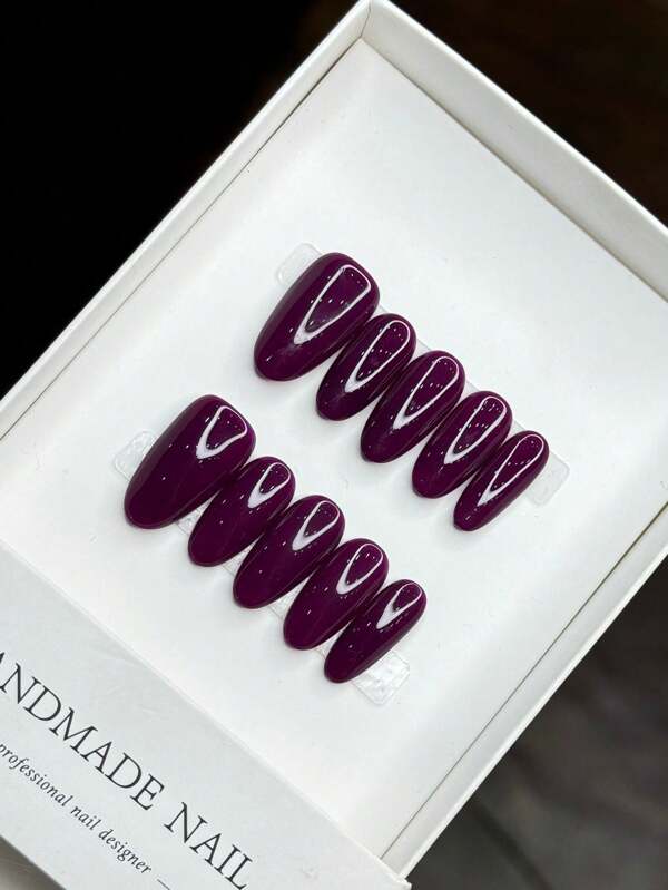 Uñas postizas de color morado sólido minimalistas con forma de almendra hechas a mano