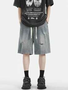 Shorts de mezclilla para hombre en azul claros - corte holgado, rotos desgastados, estilo minimalista moderno con elastano para comodidad. Modelo clásico de verano, diseño casual con efecto vintage,jeans con cortes cruzados - Celeste - Ver 3