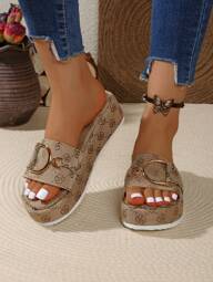 Sandalias tipo chanclas con plataforma gruesa y cuña para mujer, sandalias de moda de verano para usar en la playa, nuevo estilo 2024