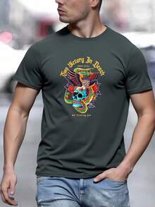 Shendy Vendy Playera de Hombre Estampada con Diseño Gráfico Frontal Cráneo, Serpiente, Alas y Flores y texto "True Victory in Death", Camiseta Casual 100% Algodón Suave y Cómoda, Ideal para Uso Diario, Estilo Urbano Masculino Top Moda, Ropa Moderna para Hombre Adulto en Varios Colores - Gris plomo - Ver 1