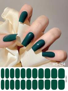 22/44/66/88片装免烤灯软胶美甲贴纸，简约纯色美甲按压式贴纸，哥特风闪粉全覆盖美甲贴纸，多种尺寸可选，黑色、白色、红色、圣诞节、万圣节、深绿色、粉色、黄色、香槟金等多种颜色。 - 彩色 - 查看 29