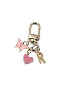 Item indispensável para o verão - Chaveiro com letra em formato de coração e borboleta rosa, com iniciais e mensagem de presente / Carta de amor | Acessório de chaveiro de coração | Pingente de bolsa personalizado | Presente, chaveiro, acessórios exclusivos para celular, design simples, presente para amigos, família, namoradas, acessórios para atividades ao ar livre, acessórios para festas, presentes, lembranças, pingente de bolsa feminina, pingente de carro, presente para meninas, presente personalizado para casamento na praia, presente ideal para madrinhas