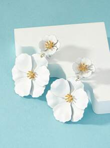 1 Pair Asymmetrical Layered White Flower Metal Pendant Earrings, Gift For Dates