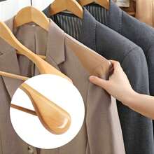 Lot de 6 Cintres, en Bois Massif avec Épaules très Larges, Antidérapants, pour Costumes, Chemises, Manteaux, Vestes, Pantalons, Crochets Pivotants 360°, Couleur Boisée - Couleur du bois - Voir 8