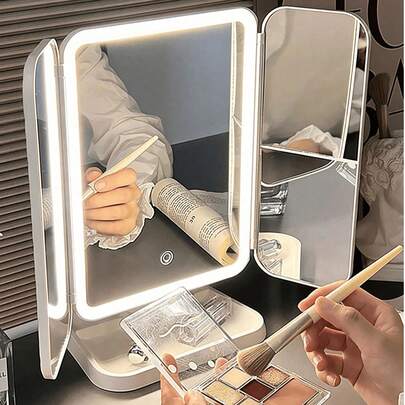1 chiếc gương trang điểm LED gấp 3 lần, gương trang điểm có độ phóng đại 3X/2X/1X, gương trang điểm cầm tay độ nét cao với độ sáng điều chỉnh được, đèn 3 màu, thiết kế gấp gọn, pin sạc 800mAh, sạc USB, tiện lợi khi đi du lịch, có chức năng điều chỉnh độ sáng bằng màn hình cảm ứng, món quà tốt nhất cho phụ nữ, quà tặng ngày lễ.