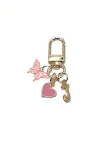 Item indispensável para o verão - Chaveiro com letra em formato de coração e borboleta rosa, com iniciais e mensagem de presente / Carta de amor | Acessório de chaveiro de coração | Pingente de bolsa personalizado | Presente, chaveiro, acessórios exclusivos para celular, design simples, presente para amigos, família, namoradas, acessórios para atividades ao ar livre, acessórios para festas, presentes, lembranças, pingente de bolsa feminina, pingente de carro, presente para meninas, presente personalizado para casamento na praia, presente ideal para madrinhas