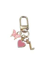 Item indispensável para o verão - Chaveiro com letra em formato de coração e borboleta rosa, com iniciais e mensagem de presente / Carta de amor | Acessório de chaveiro de coração | Pingente de bolsa personalizado | Presente, chaveiro, acessórios exclusivos para celular, design simples, presente para amigos, família, namoradas, acessórios para atividades ao ar livre, acessórios para festas, presentes, lembranças, pingente de bolsa feminina, pingente de carro, presente para meninas, presente personalizado para casamento na praia, presente ideal para madrinhas