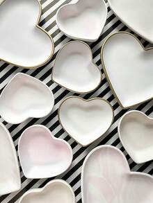 2PCS/Set - Heart-Shaped Tray Mold + Heart-Shaped Plate Mold, DIY Creative Simple Jewelry Storage Tray Candle Holder Plaster Mould, Home Decoration Ornaments Silicone Mold, Handicraft Production Epoxy Resin Casting Molds - White - View 7