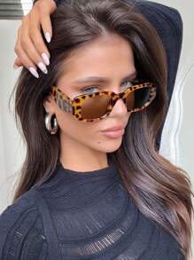 1 Stück asymmetrische polygonale modische kleine Vintage-Hochwertigkeitsbrille für Frauen