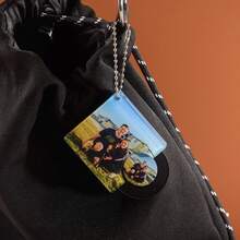 定制迷你CD包挂件钥匙扣，带NFC功能/个性化音乐礼品 - 复古风格/Spotify迷你CD钥匙扣/圣诞礼物/定制礼品/包包配件、学习用品、返校季、学校礼物、办公用品、学校用品、教室用品、教师礼物、大学用品、同事礼物、宿舍用品、教师礼物、男女通用、青少年、初中生、高中生、大学生、大一、大二、低年级学生 - 黑與白 - 查看 5