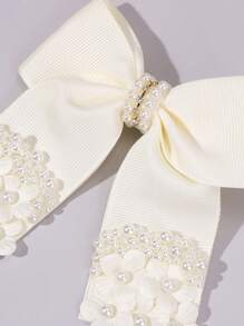 1 pieza Pinza para el cabello con flor de perla beige para niñas, accesorio de cabello elegante y exquisito con flor