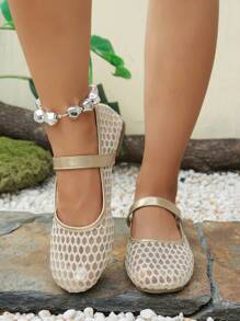 1 Pair Girls' Mesh Embroidered Heart & Rhinestone Lattice Design Flat Hollow Slip-On Shoes, Cute Princess Style, Fashion, Soft & Lightweight, Round Toe, Closure, Matching Mom's Size, Suitable For 2-14 Years Old Girls, All Seasons, Party, Holiday