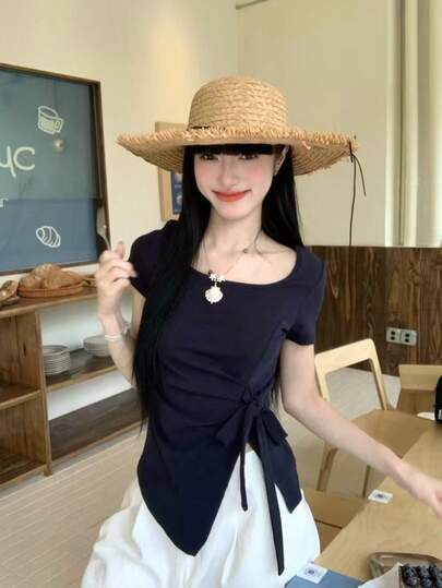 女式不对称蝴蝶结带短袖 T 恤，甜美性感风格，收腰，修身款式，蓝色夏季上衣