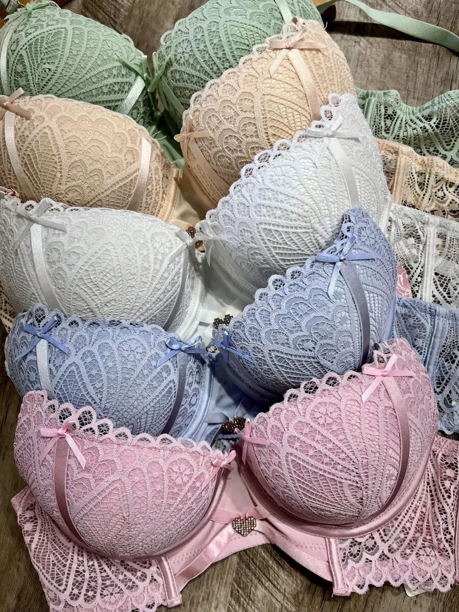 Lace Lingerie Set Bra With Padded Cup And Mid-Rise Lace Panties