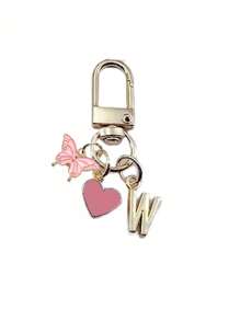 Item indispensável para o verão - Chaveiro com letra em formato de coração e borboleta rosa, com iniciais e mensagem de presente / Carta de amor | Acessório de chaveiro de coração | Pingente de bolsa personalizado | Presente, chaveiro, acessórios exclusivos para celular, design simples, presente para amigos, família, namoradas, acessórios para atividades ao ar livre, acessórios para festas, presentes, lembranças, pingente de bolsa feminina, pingente de carro, presente para meninas, presente personalizado para casamento na praia, presente ideal para madrinhas