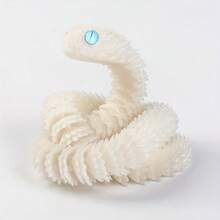 [铰接式设计] 灵活的彩虹铰接式毒蛇蛇雕像 - 树脂卡通主题收藏品，带有蓝眼睛细节，无需电力，非常适合室内和室外展示，非常适合万圣节、复活节和圣帕特里克节等节日，节日收藏品 | 逼真的纹理 | 树脂雕像