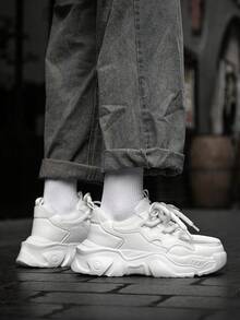 男士独特纯白色 3D 装饰系带低帮运动鞋，双带设计户外休闲运动鞋