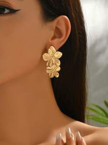 1 Pair Elegant Floral Retro Design Fashion Earrings For Women