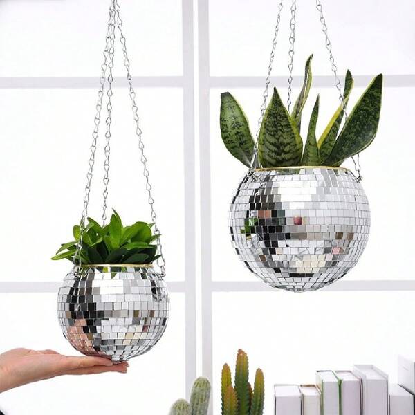 Silver Disco Ball Planter, A Hanging Mirror Spherical Plastic Flowerpot, Gardening Basket, And Disco Flowerpot. This Sparkling Hanging Planter And Disco Ball Decor Is Perfect For Planting And Decorating Trailing Green Plants, Succulents, And Flowering Plants.
