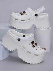 Sabots à plateforme épaisse Revreal avec breloques – Audacieux et ludique, style preppy, punk, style resort, mode, plage, bohème, décontracté, loisirs, plein air, élégant, plage - Blanc - Voir 1