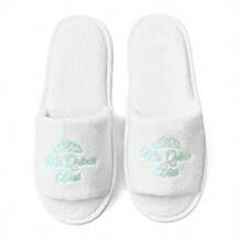 绿色西班牙15岁生日拖鞋，白色舒适珊瑚绒鞋面，6毫米厚缓冲EVA鞋底，轻便，露趾设计，适合27厘米脚长，适合室内、旅行、生日派对等场合。 - 綠色 15歲生日 - 查看 2