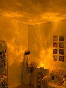1 pieza Lámpara de noche en forma de C con efecto de ola de agua giratorio, lámpara de mesa creativa con efecto de llama y 16 colores, con control remoto, diseño de ondas de agua giratorias RGB, adecuada para habitación de niños, dormitorio, pasillo - Luz ambiental cilíndrica con ondas de agua. - Ver 1