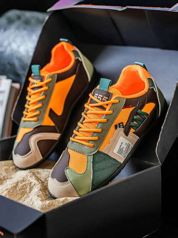 Baskets de sport respirantes rétro pour hommes, chaussures de course décontractées antidérapantes, design vintage bicolore vert et beige avec lacets basse, style confortable et respirant