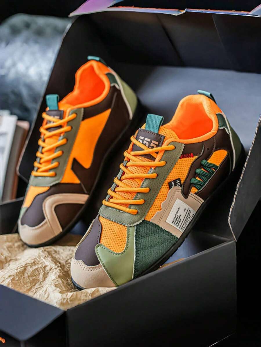 Baskets de sport respirantes rétro pour hommes, chaussures de course décontractées antidérapantes, design vintage bicolore vert et beige avec lacets basse, style confortable et respirant
