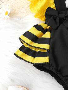 Bộ 2 món mềm mại, thoải mái, thanh lịch, ngọt ngào và dễ thương gồm áo liền quần in hình ong hoạt hình, nơ trang trí và ren thêu xếp nếp, kèm băng đô, thích hợp cho bé gái, váy sơ sinh, trang phục chụp ảnh cho trẻ em, quần áo trẻ sơ sinh, phù hợp cho kỳ nghỉ, tiệc tùng và chụp ảnh. - Nhiều màu - Xem 5
