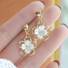1 pereche, cercei cu pandantiv floral alb, retro și elegant, ajurat, potriviți pentru purtare zilnică ca bijuterii de nuntă și petrecere sau cadouri de ziua de naștere