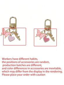 Item indispensável para o verão - Chaveiro com letra em formato de coração e borboleta rosa, com iniciais e mensagem de presente / Carta de amor | Acessório de chaveiro de coração | Pingente de bolsa personalizado | Presente, chaveiro, acessórios exclusivos para celular, design simples, presente para amigos, família, namoradas, acessórios para atividades ao ar livre, acessórios para festas, presentes, lembranças, pingente de bolsa feminina, pingente de carro, presente para meninas, presente personalizado para casamento na praia, presente ideal para madrinhas
