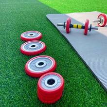 1卷人造草坪 - 逼真绿色草皮,黑色底衬,2厘米厚/升级版,更密实柔软,无碎屑,由PE+PP+SBR制成,适用于户外装饰、宠物训练和游乐区 - 可用于庭院、阳台和公园草坪装饰 - 彩色 - 查看 4