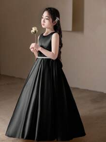 适合少女生日派对婚礼伴娘服的黑色长款礼服，带大蝴蝶结装饰