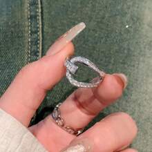 Anillo con diseño de nariz de cerdo de circonita, anillo de banda simple con diseño minimalista para mujeres, lujoso y elegante para dedo de la mano o del pie