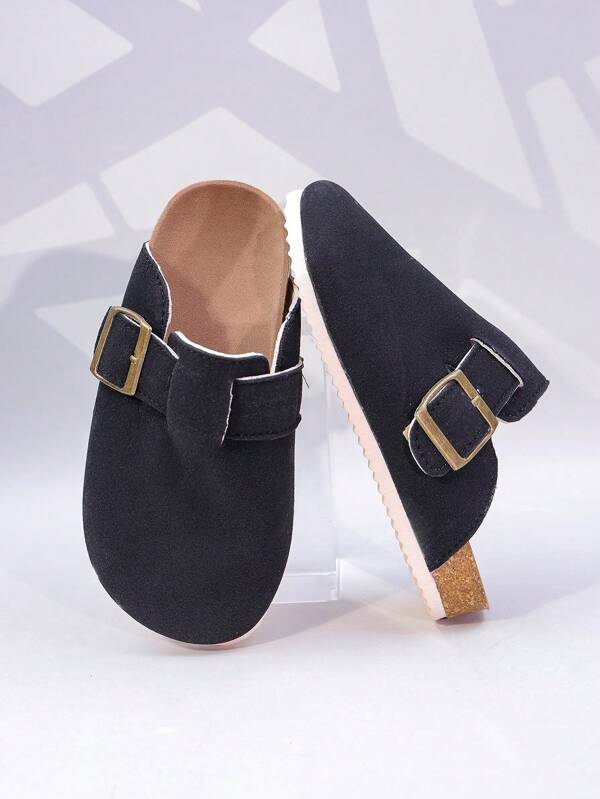 Une paire de pantoufles respirantes de couleur unie à la mode pour garçons et filles, légères et polyvalentes pour l'intérieur et l'extérieur, chaussures de plage convenant à toutes les saisons