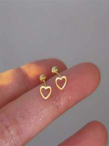 1 Pair Of Hollowed-Out Heart-Shaped Ear Studs With Heart-Shaped Screws